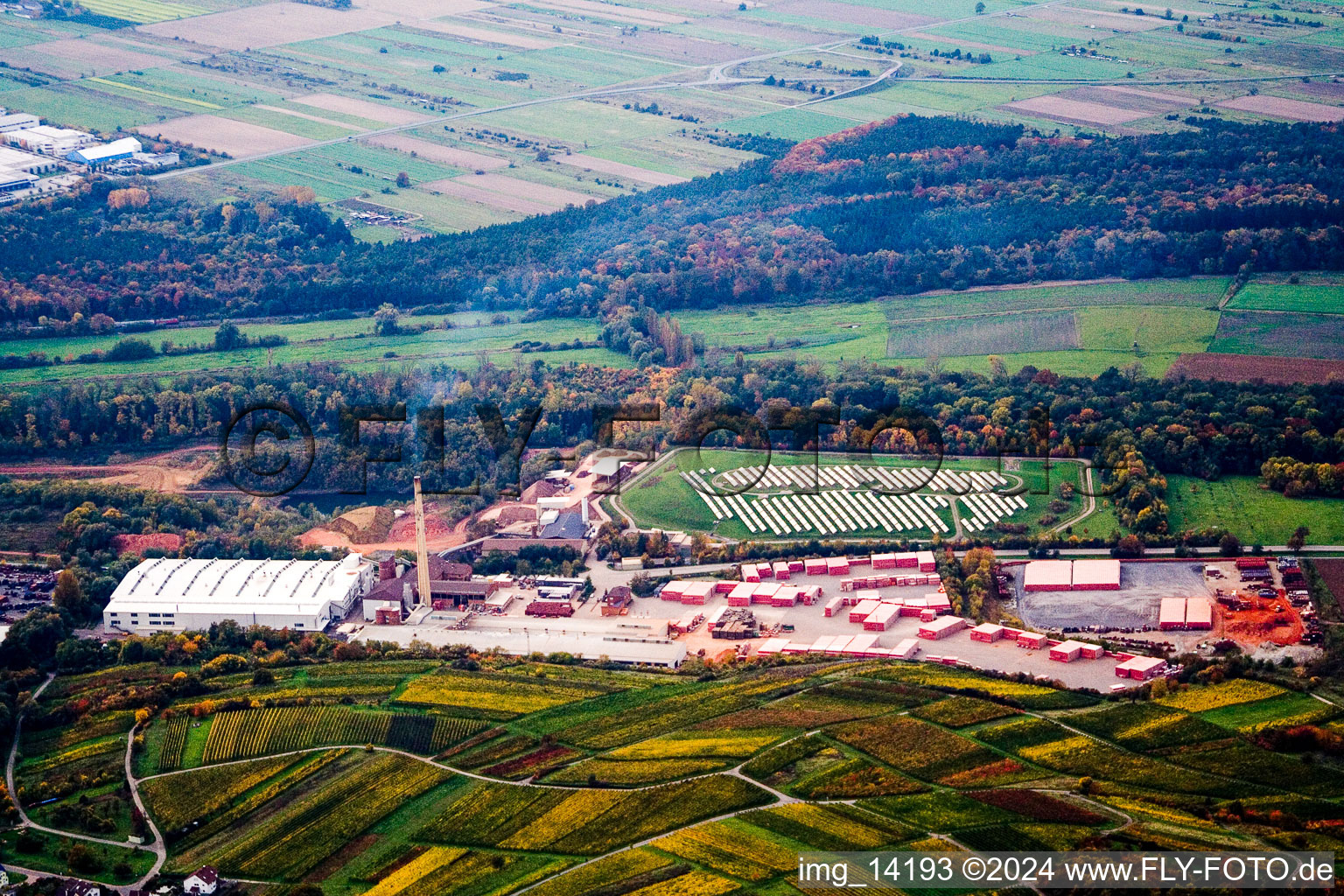 Vue aérienne de Installations techniques dans la zone industrielle WIENERBERGER MALSCH dans le district de Rot à Malsch dans le département Bade-Wurtemberg, Allemagne