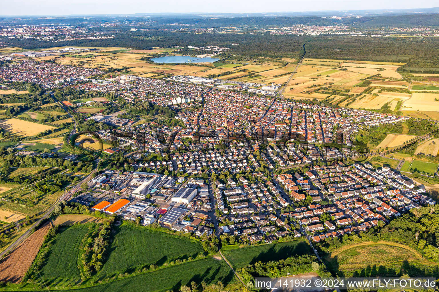 Vue aérienne de De l'ouest à le quartier Mörsch in Rheinstetten dans le département Bade-Wurtemberg, Allemagne