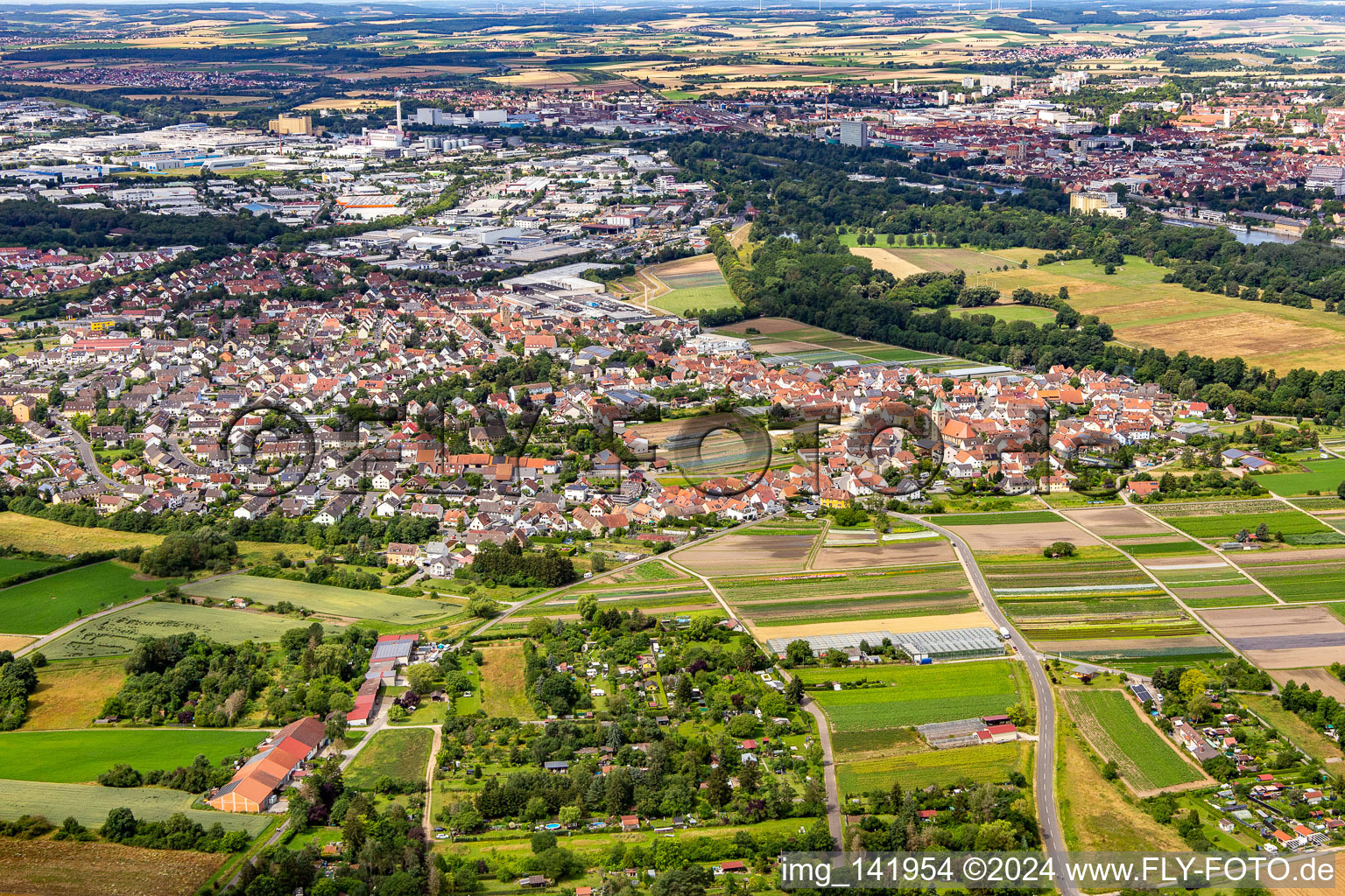 Vue aérienne de Du nord-est à Sennfeld dans le département Bavière, Allemagne