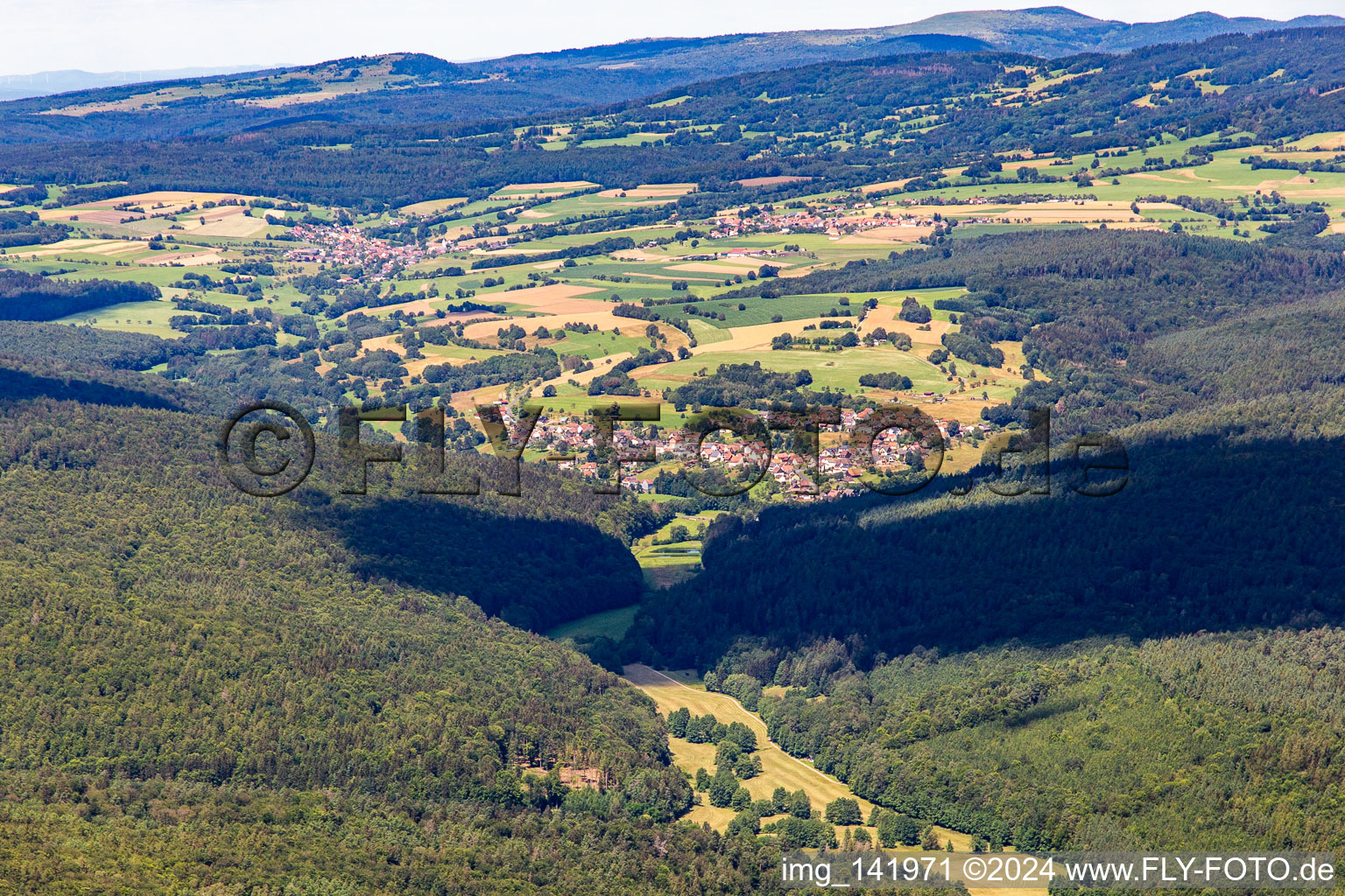 Vue aérienne de Du sud à le quartier Oehrberg in Burkardroth dans le département Bavière, Allemagne