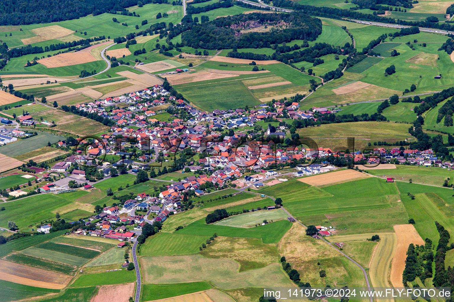 Vue aérienne de Du sud à Schondra dans le département Bavière, Allemagne