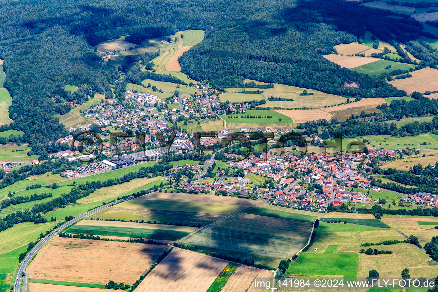 Vue aérienne de Du sud à le quartier Schmalnau in Ebersburg dans le département Hesse, Allemagne