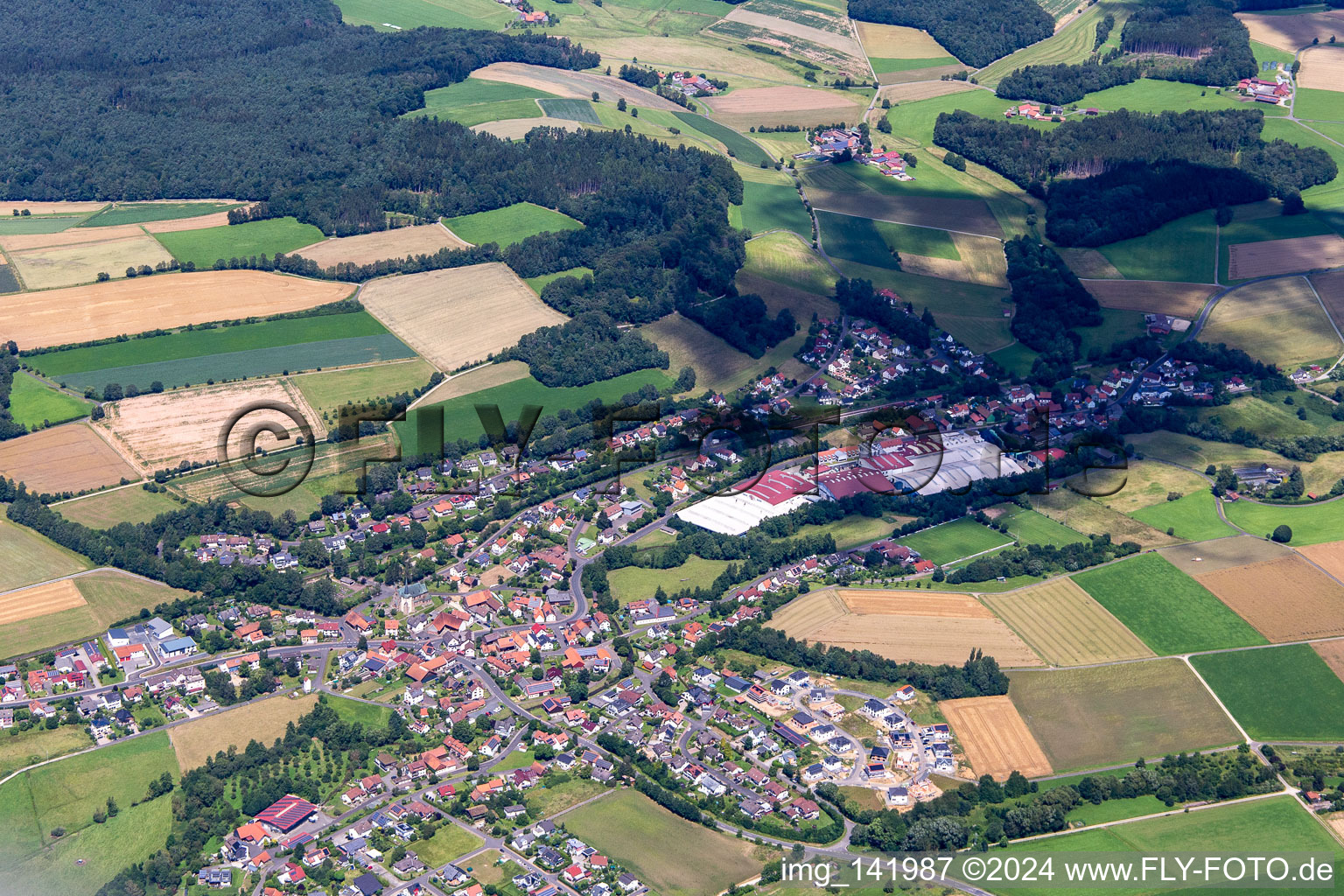 Vue aérienne de Eau gazeuse Förstina du sud à le quartier Lütter in Eichenzell dans le département Hesse, Allemagne