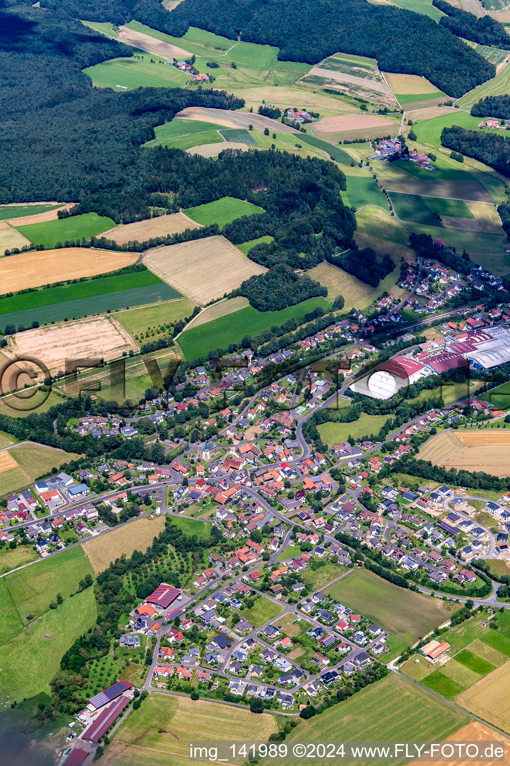 Vue aérienne de Du sud-ouest à le quartier Lütter in Eichenzell dans le département Hesse, Allemagne