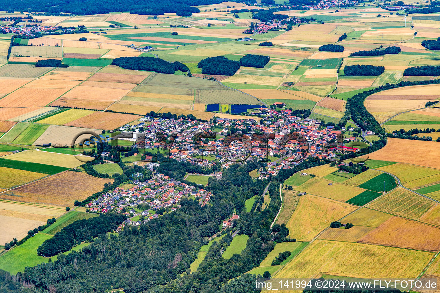 Vue aérienne de Du sud-ouest à le quartier Steinbach in Burghaun dans le département Hesse, Allemagne