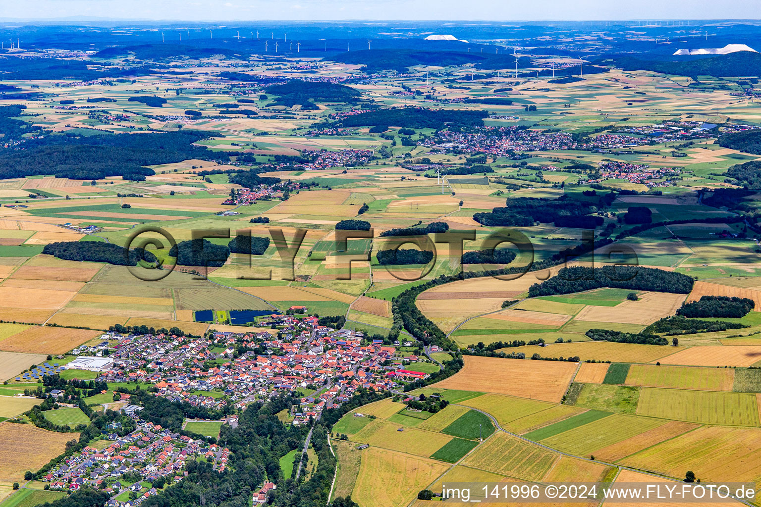 Vue aérienne de Du sud-ouest à le quartier Steinbach in Burghaun dans le département Hesse, Allemagne