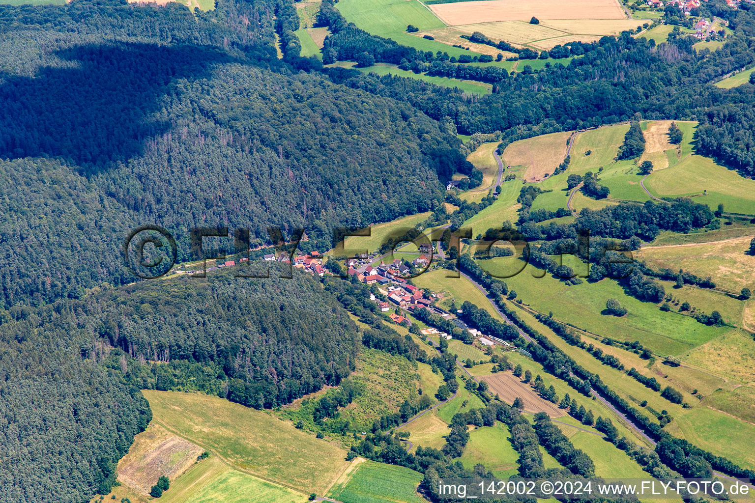 Vue aérienne de De l'ouest à le quartier Fischbach in Hauneck dans le département Hesse, Allemagne