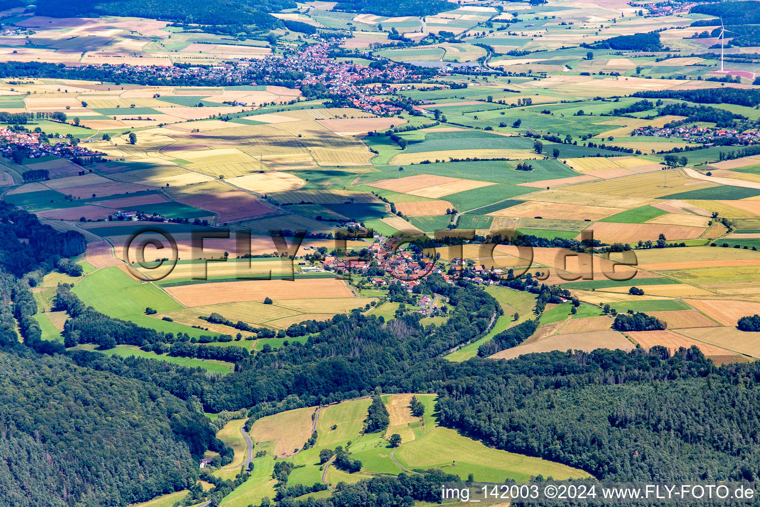 Vue aérienne de De l'ouest à le quartier Erdmannrode in Schenklengsfeld dans le département Hesse, Allemagne