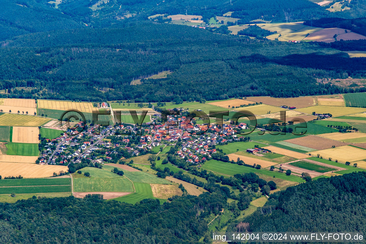 Vue aérienne de De l'ouest à le quartier Wippershain in Schenklengsfeld dans le département Hesse, Allemagne