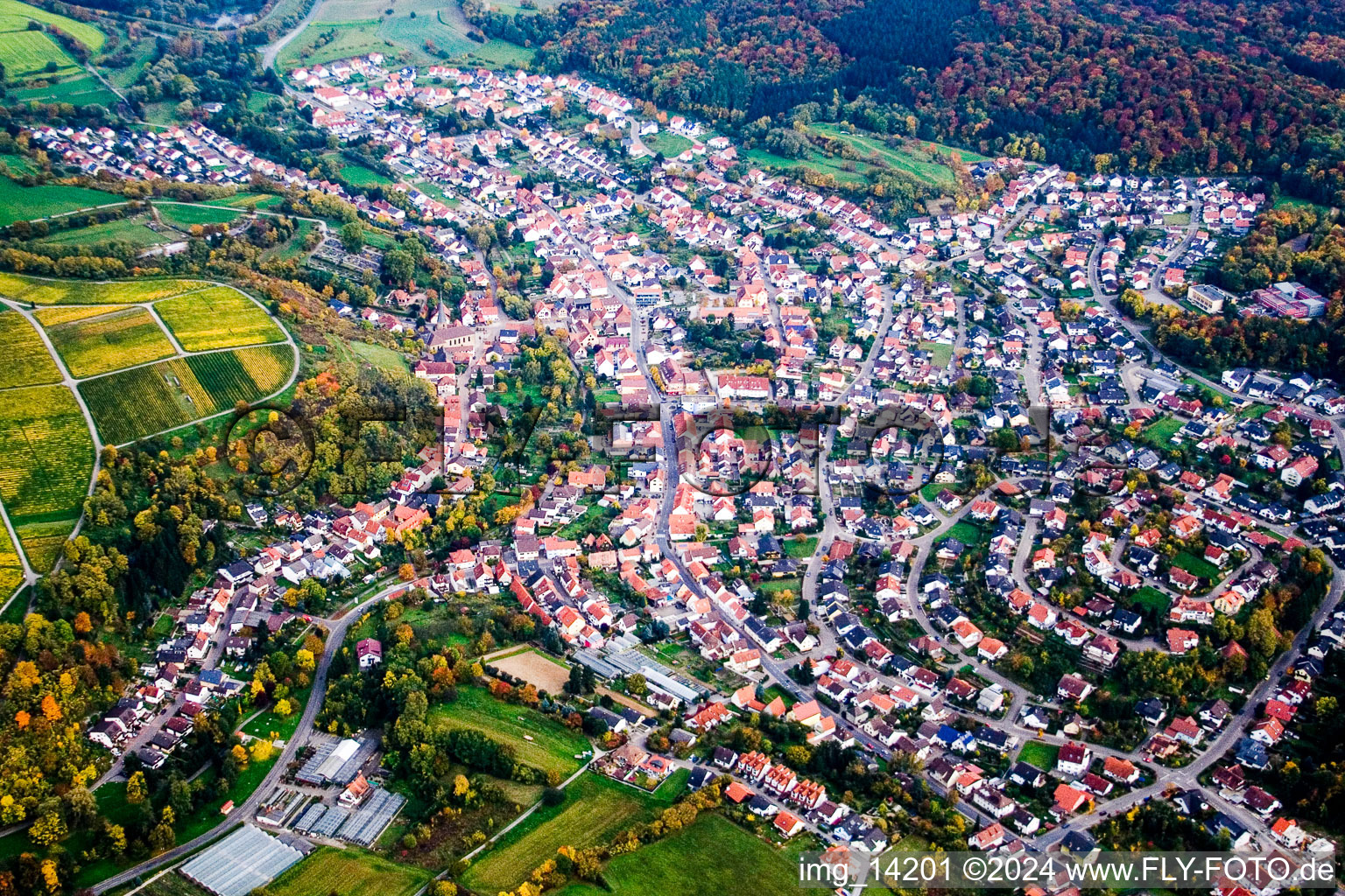 Vue aérienne de Du nord-ouest à Mühlhausen dans le département Bade-Wurtemberg, Allemagne