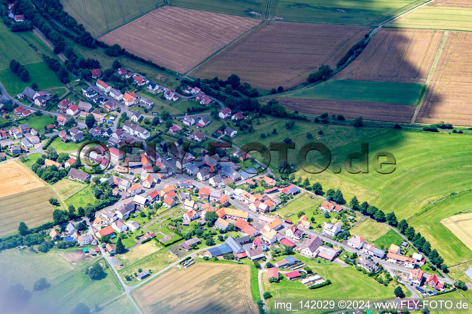 Vue aérienne de Du sud-est à le quartier Görzhain in Ottrau dans le département Hesse, Allemagne