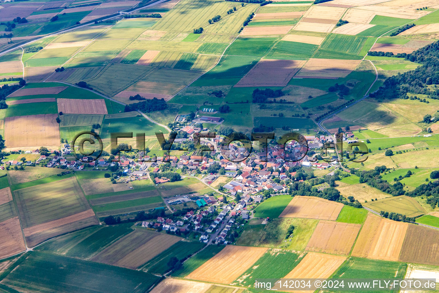 Vue aérienne de Du sud-est à le quartier Maulbach in Homberg dans le département Hesse, Allemagne