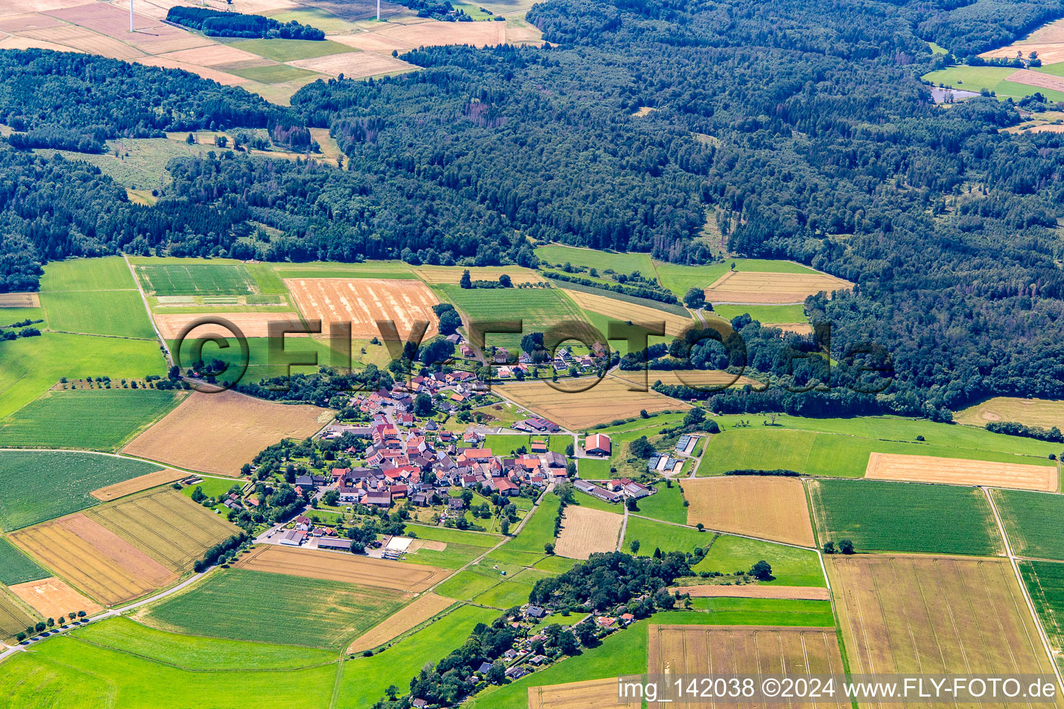 Vue aérienne de Du sud-est à le quartier Schadenbach in Homberg dans le département Hesse, Allemagne