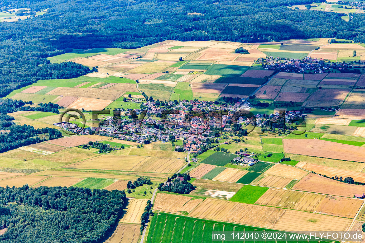 Vue aérienne de Du sud-est à le quartier Rüddingshausen in Rabenau dans le département Hesse, Allemagne