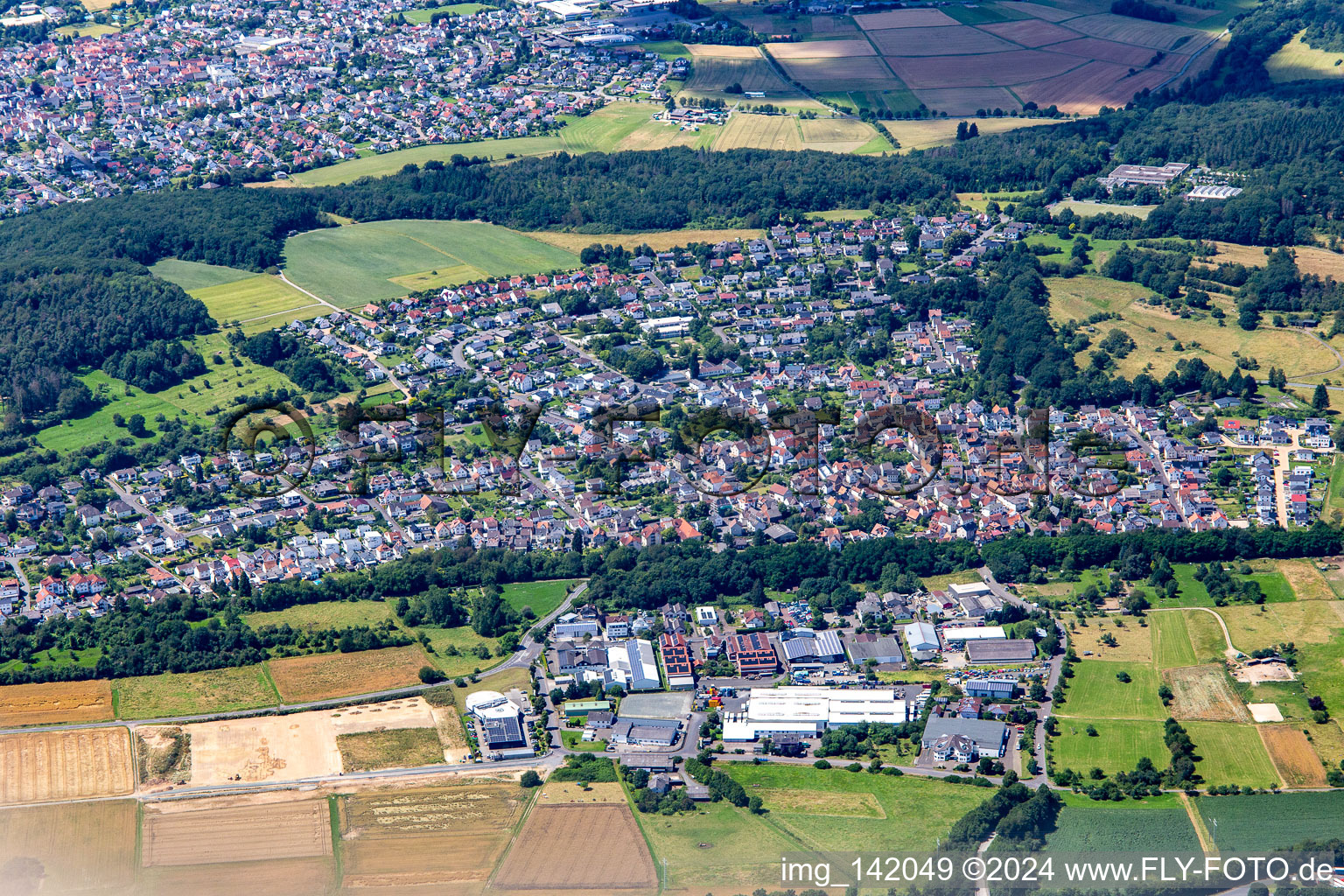 Vue aérienne de Du sud-est à le quartier Launsbach in Wettenberg dans le département Hesse, Allemagne