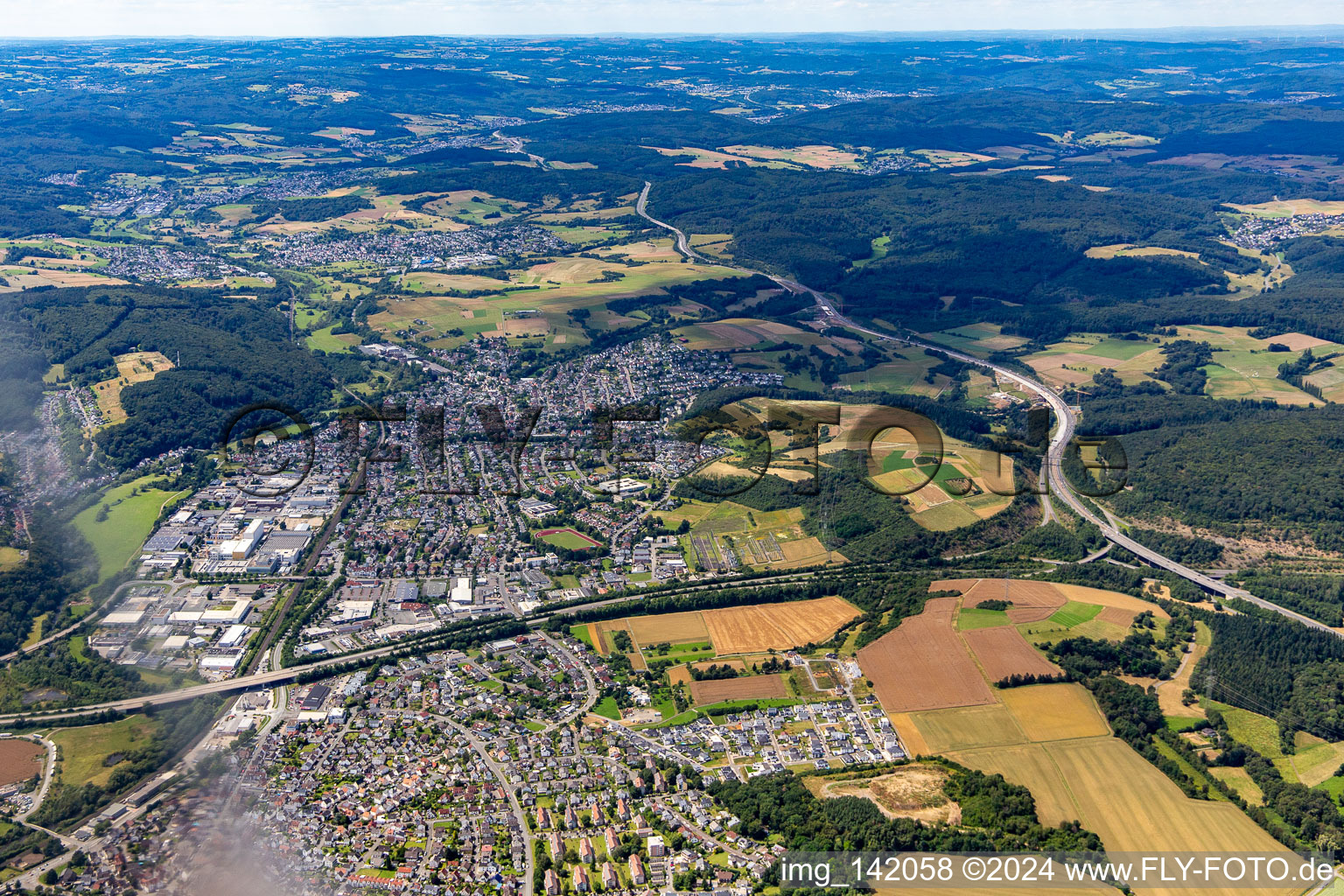 Vue aérienne de Derrière l'A480 à Aßlar dans le département Hesse, Allemagne