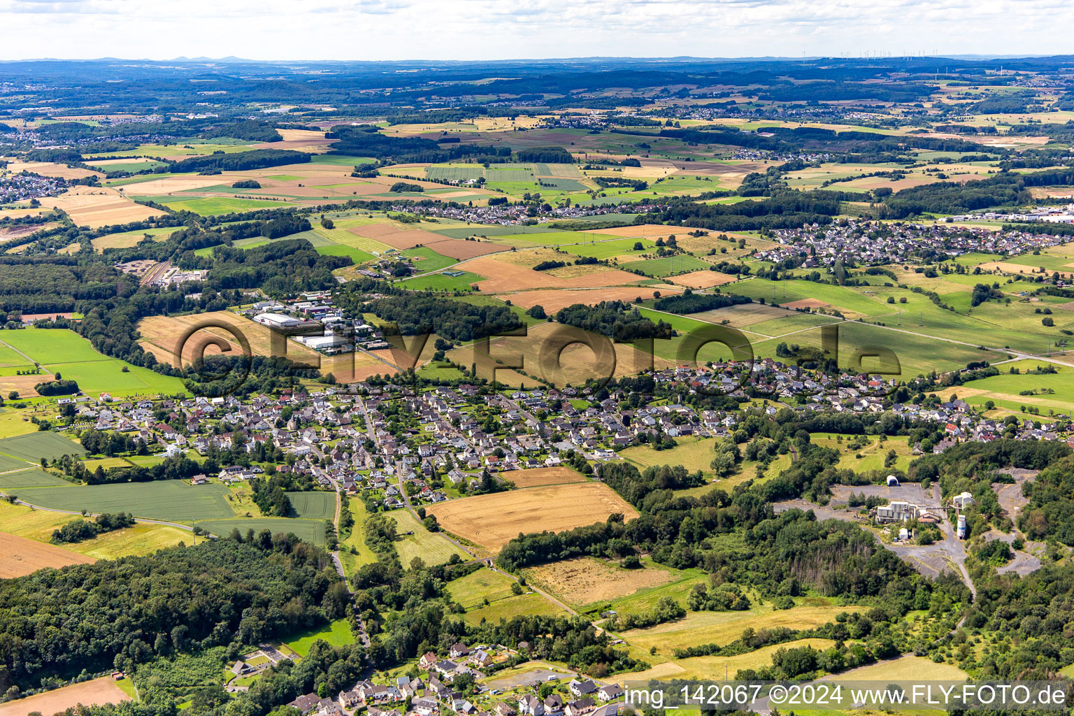 Vue aérienne de Du sud-est à Dreikirchen dans le département Rhénanie-Palatinat, Allemagne