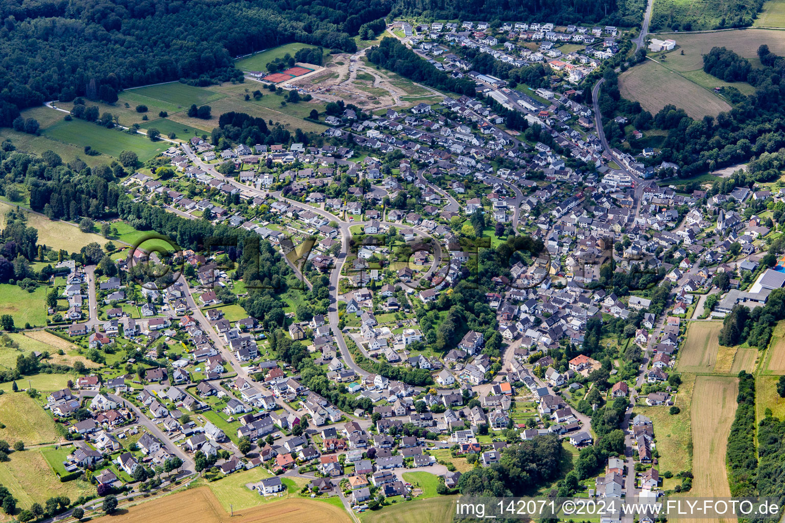 Vue aérienne de Du sud-est à Niederelbert dans le département Rhénanie-Palatinat, Allemagne