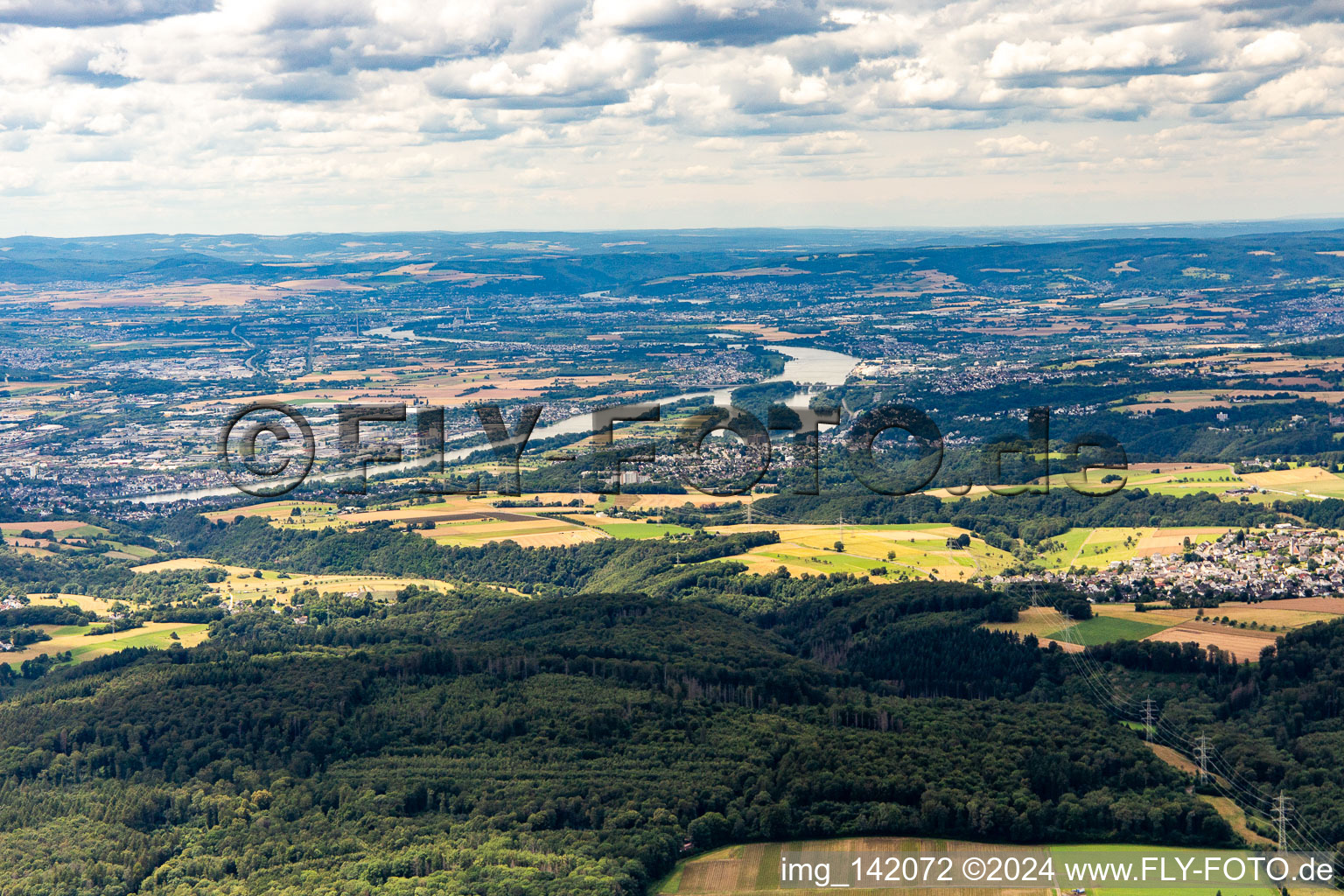 Vue aérienne de Vallée du Rhin en face de Coblence depuis le sud-est à le quartier Mallendar in Vallendar dans le département Rhénanie-Palatinat, Allemagne