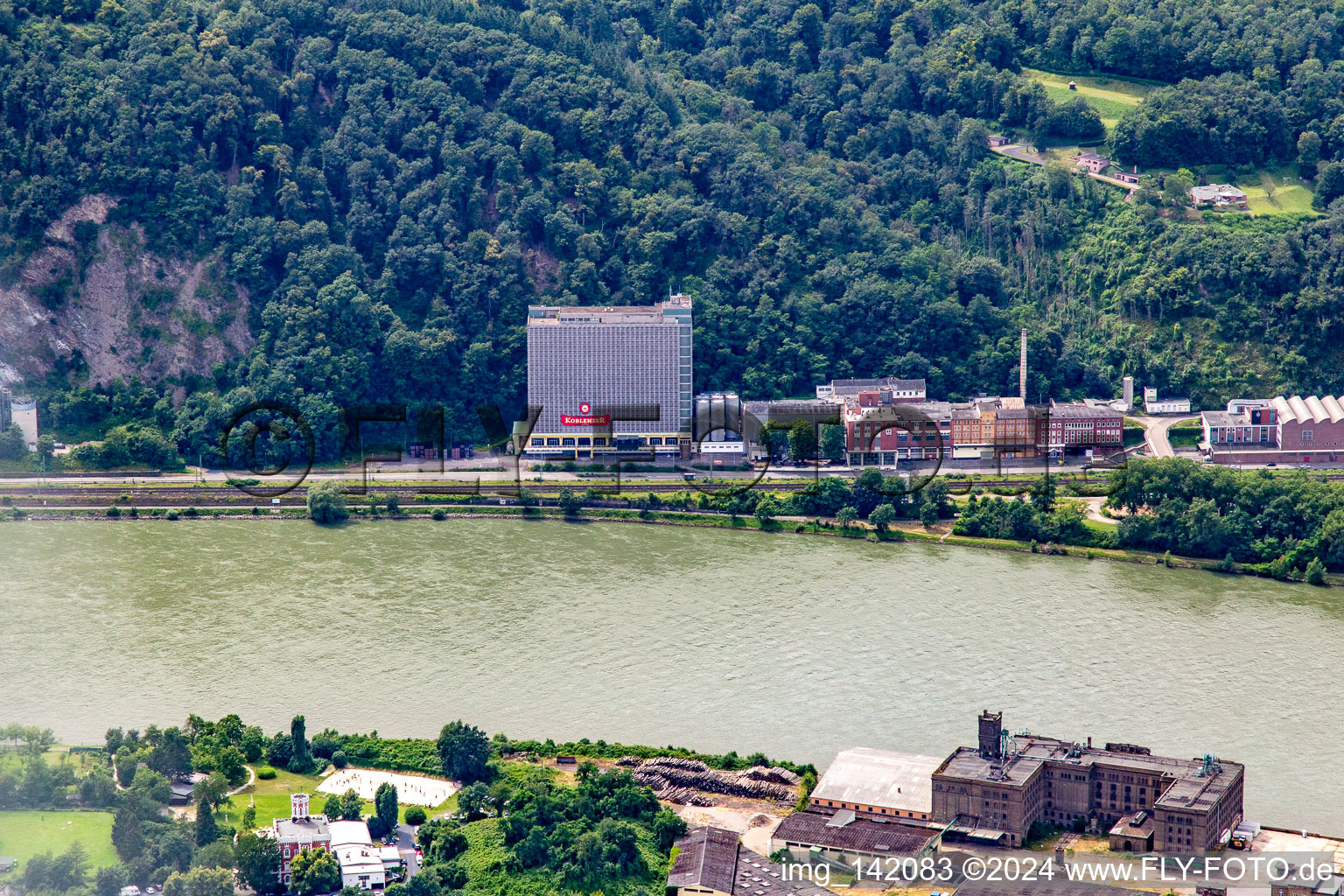 Vue aérienne de Atelier de connaissances Koblenz le d. Königsbach sur la rive gauche du Rhin à le quartier Stolzenfels in Koblenz dans le département Rhénanie-Palatinat, Allemagne