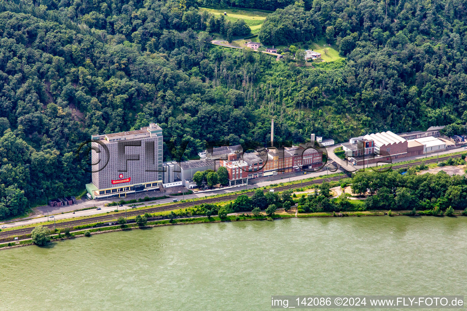 Vue aérienne de Atelier de connaissances Koblenz le d. Königsbach sur la rive gauche du Rhin à le quartier Stolzenfels in Koblenz dans le département Rhénanie-Palatinat, Allemagne