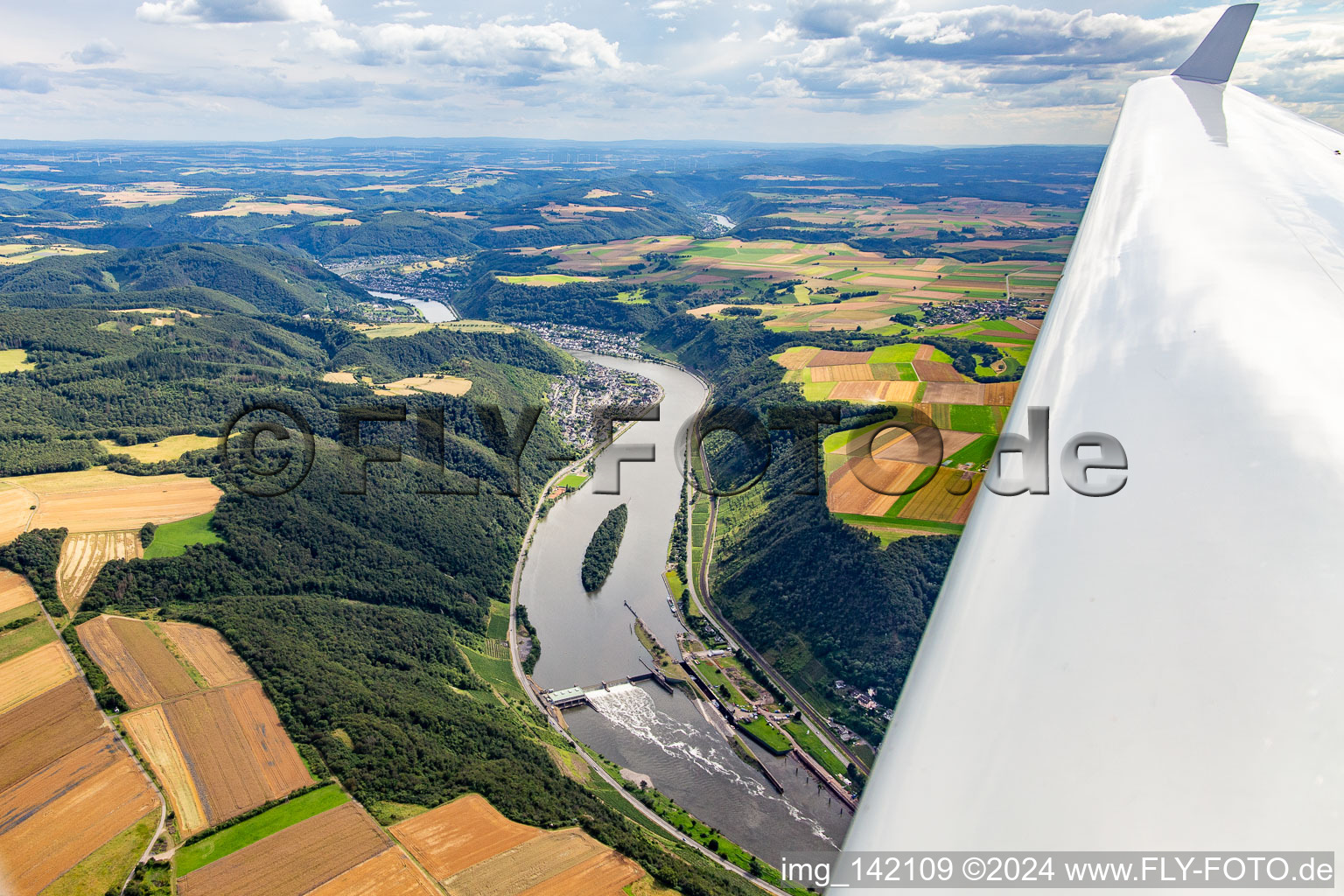 Vue aérienne de RWE Generation SE - Centrale électrique de Lehmen Moselle au barrage de Lehmen Moselle et à l'île Heron Shot près de Lehmen à Niederfell dans le département Rhénanie-Palatinat, Allemagne