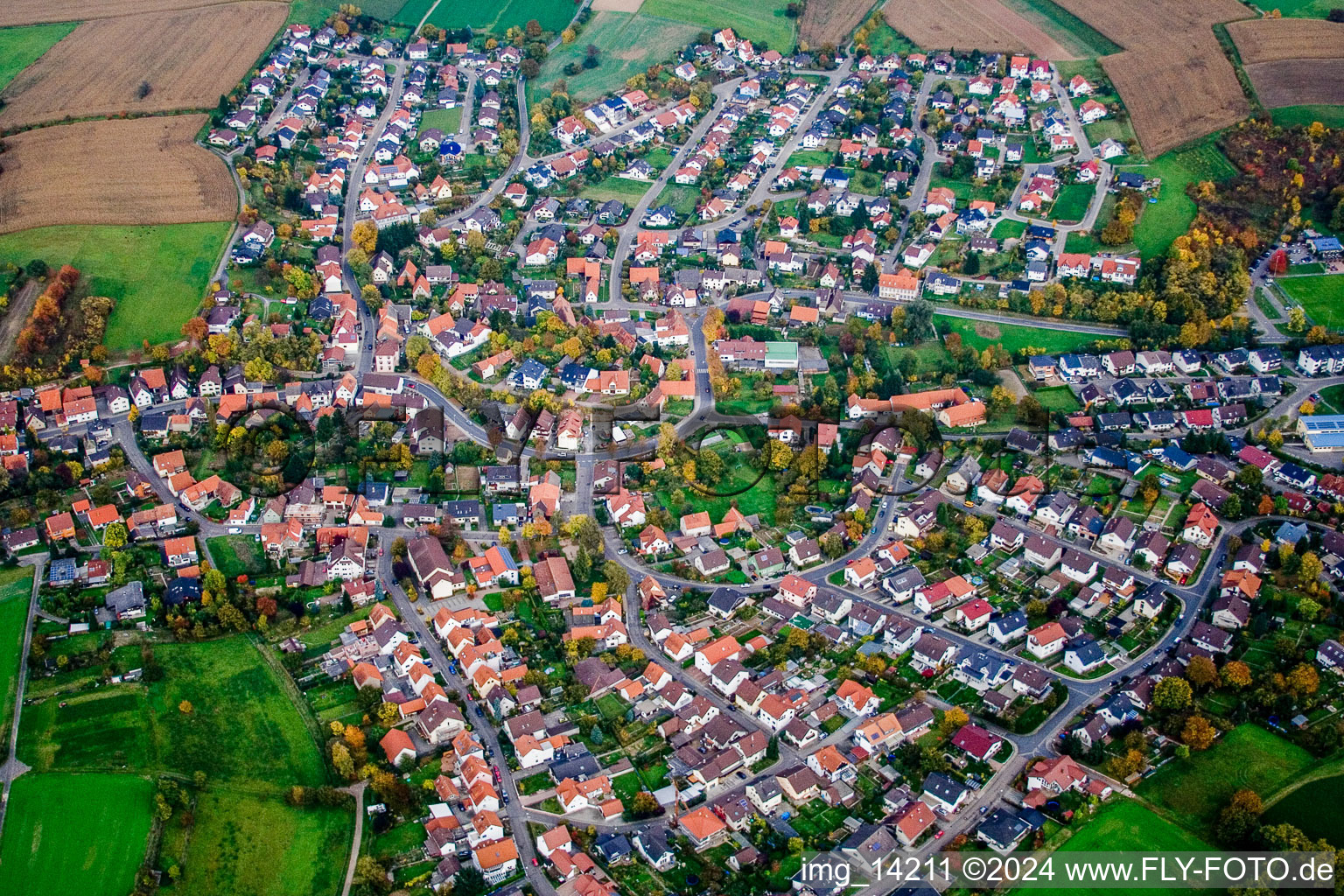 Vue aérienne de Vue sur le village à le quartier Horrenberg in Dielheim dans le département Bade-Wurtemberg, Allemagne