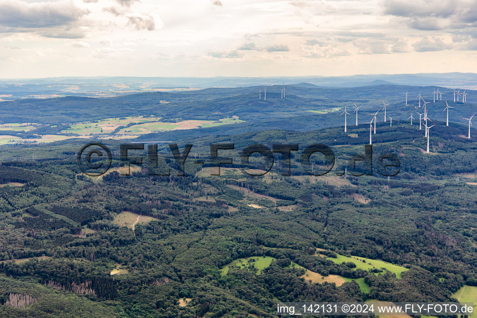 Vue aérienne de Centrales éoliennes du parc éolien de Kandrich à Daxweiler dans le département Rhénanie-Palatinat, Allemagne