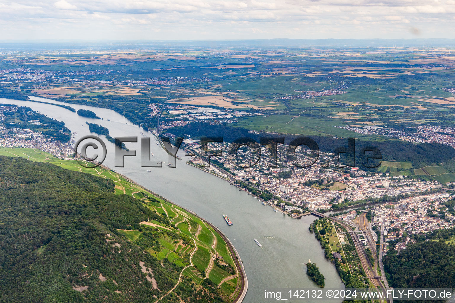 Vue aérienne de Embouchure de la Nahe dans le Rhin à le quartier Bingerbrück in Bingen am Rhein dans le département Rhénanie-Palatinat, Allemagne