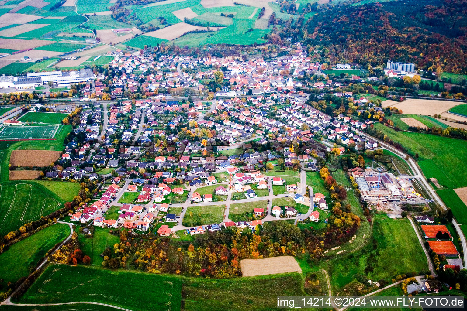 Vue aérienne de De l'ouest à Zuzenhausen dans le département Bade-Wurtemberg, Allemagne