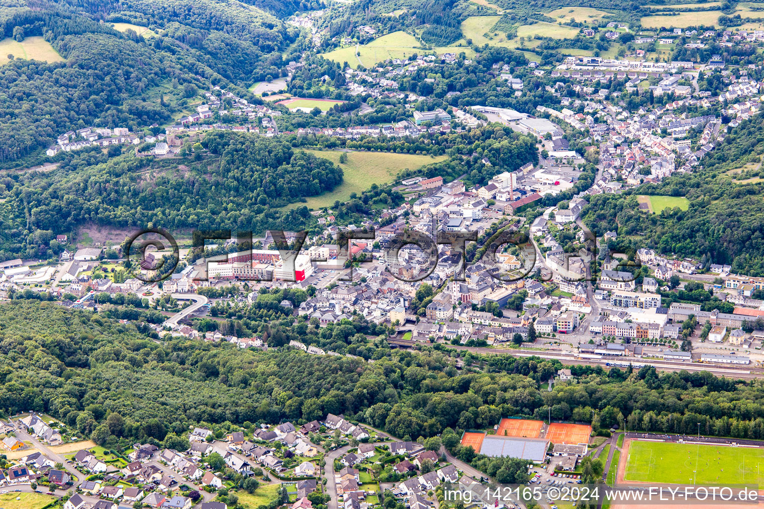 Vue aérienne de Du sud à Kirn dans le département Rhénanie-Palatinat, Allemagne