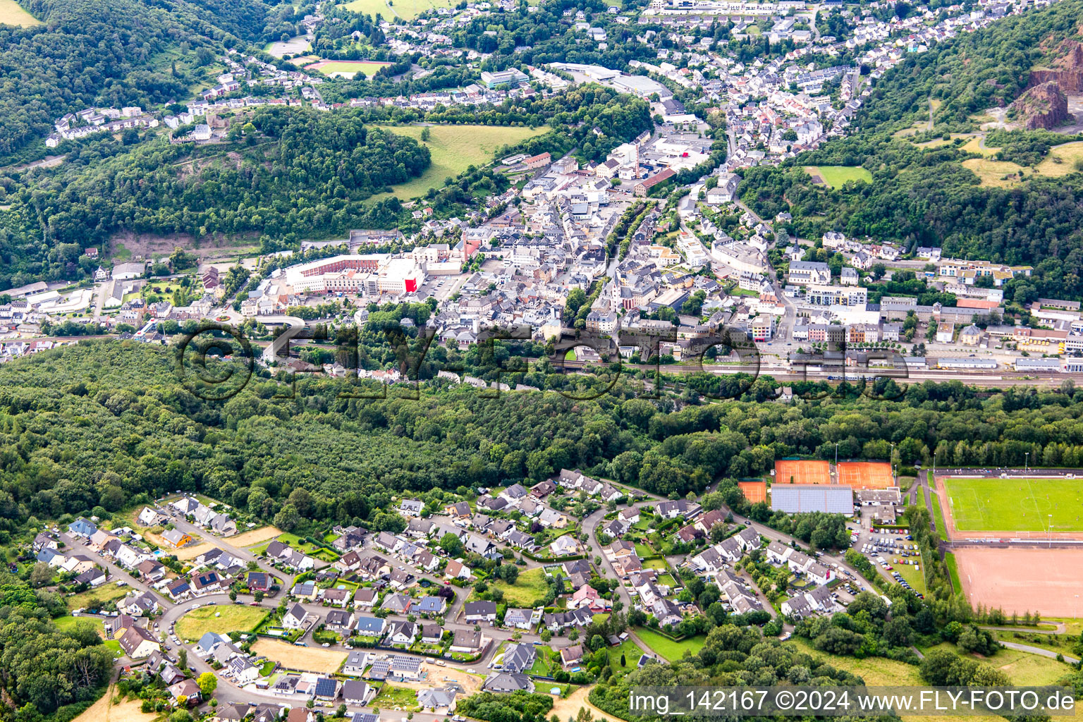 Vue aérienne de Kirn dans le département Rhénanie-Palatinat, Allemagne