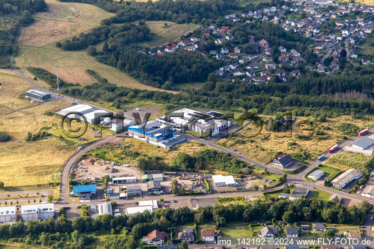 Vue aérienne de Zone commerciale Max-Planck-Straße x Albert-Einstein-Straße à Idar-Oberstein dans le département Rhénanie-Palatinat, Allemagne