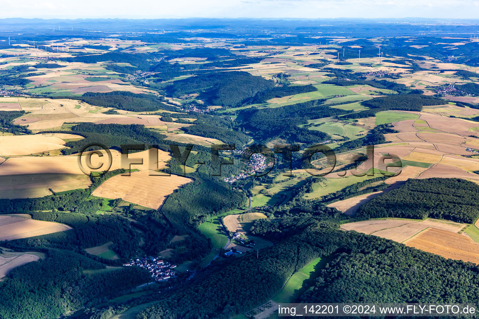 Vue aérienne de Odenbachtal depuis le nord à Adenbach dans le département Rhénanie-Palatinat, Allemagne