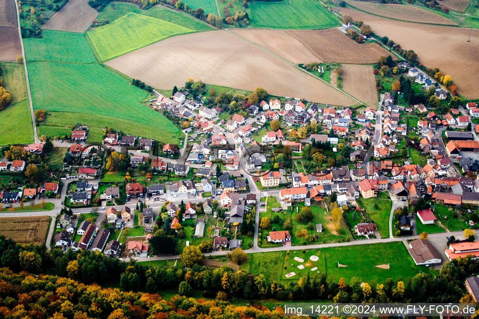 Vue aérienne de Mönchzell dans le département Bade-Wurtemberg, Allemagne