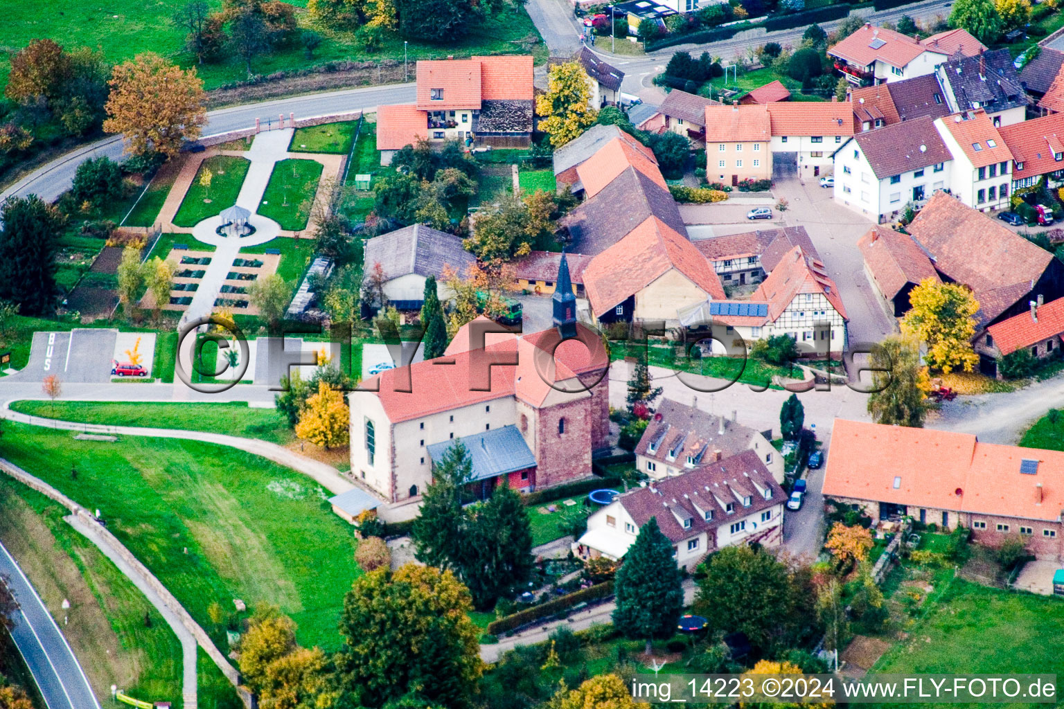 Vue aérienne de Monastère Lobenfeld à le quartier Lobenfeld in Lobbach dans le département Bade-Wurtemberg, Allemagne