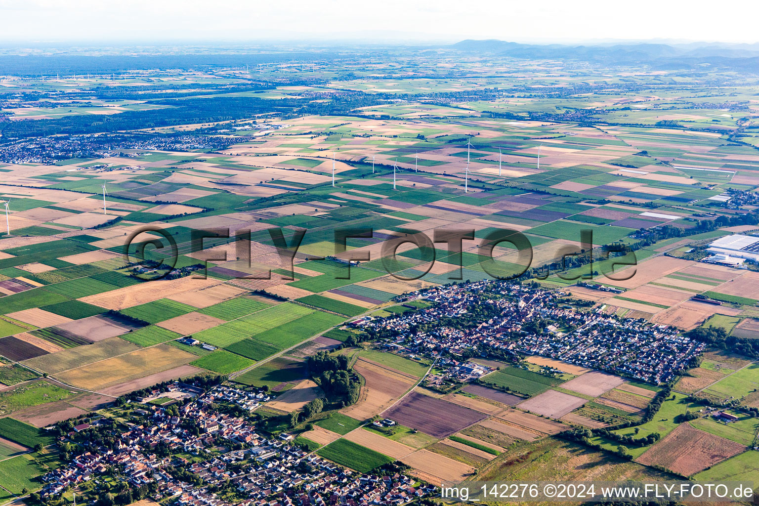 Vue aérienne de Parc éolien d'Offenbach à le quartier Ottersheim in Ottersheim bei Landau dans le département Rhénanie-Palatinat, Allemagne