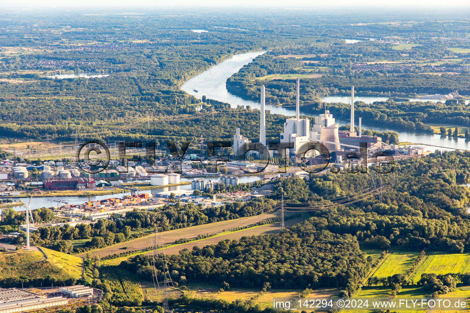 Vue aérienne de Centrale à vapeur du port du Rhin Karlsruhe à le quartier Daxlanden in Karlsruhe dans le département Bade-Wurtemberg, Allemagne