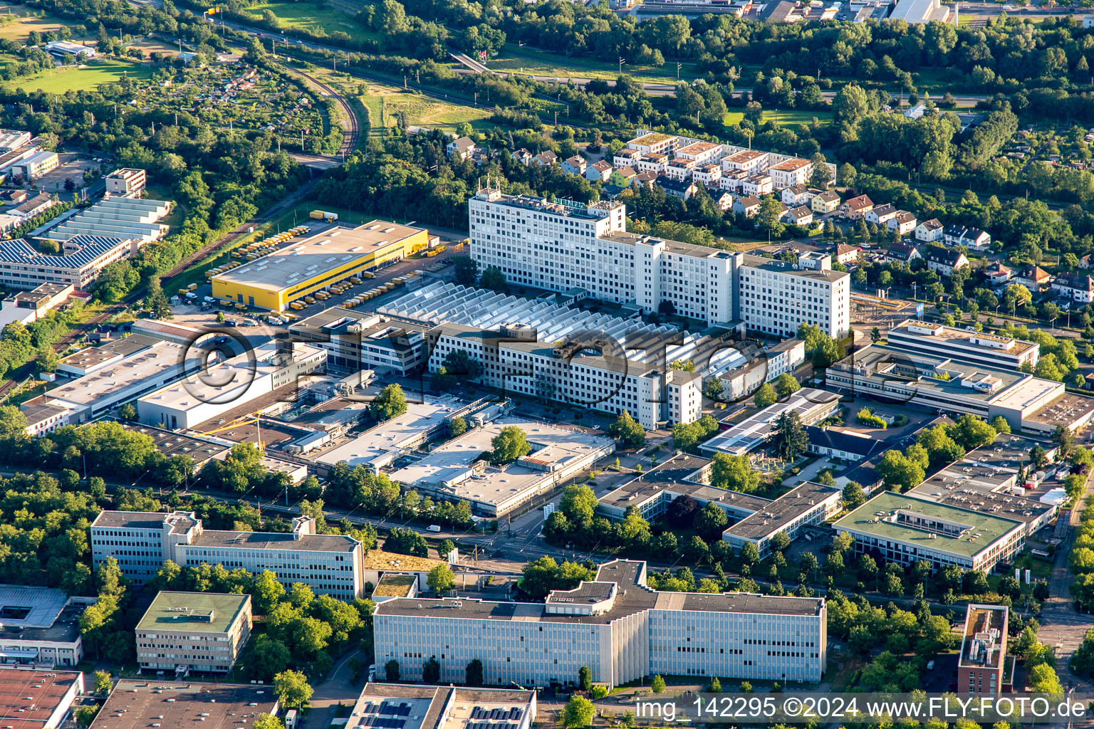 Vue aérienne de Siemens AG, site de fabrication et de développement Karlsruhe à le quartier Knielingen in Karlsruhe dans le département Bade-Wurtemberg, Allemagne