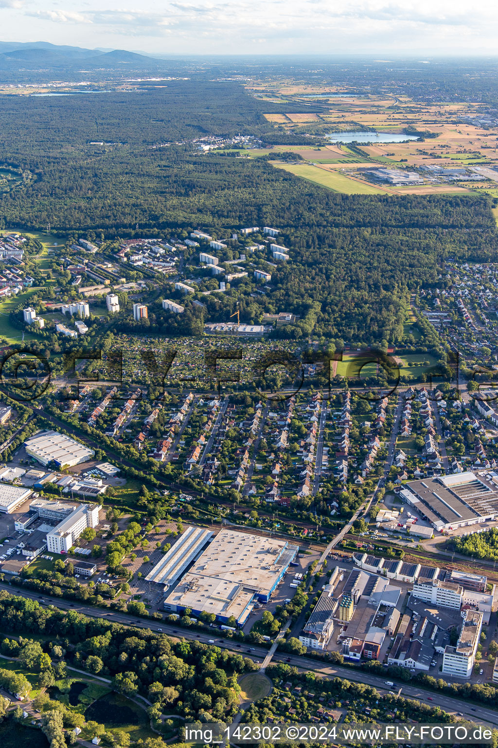 Vue aérienne de METRO Karlsruhe devant le quartier Hardeck à le quartier Grünwinkel in Karlsruhe dans le département Bade-Wurtemberg, Allemagne