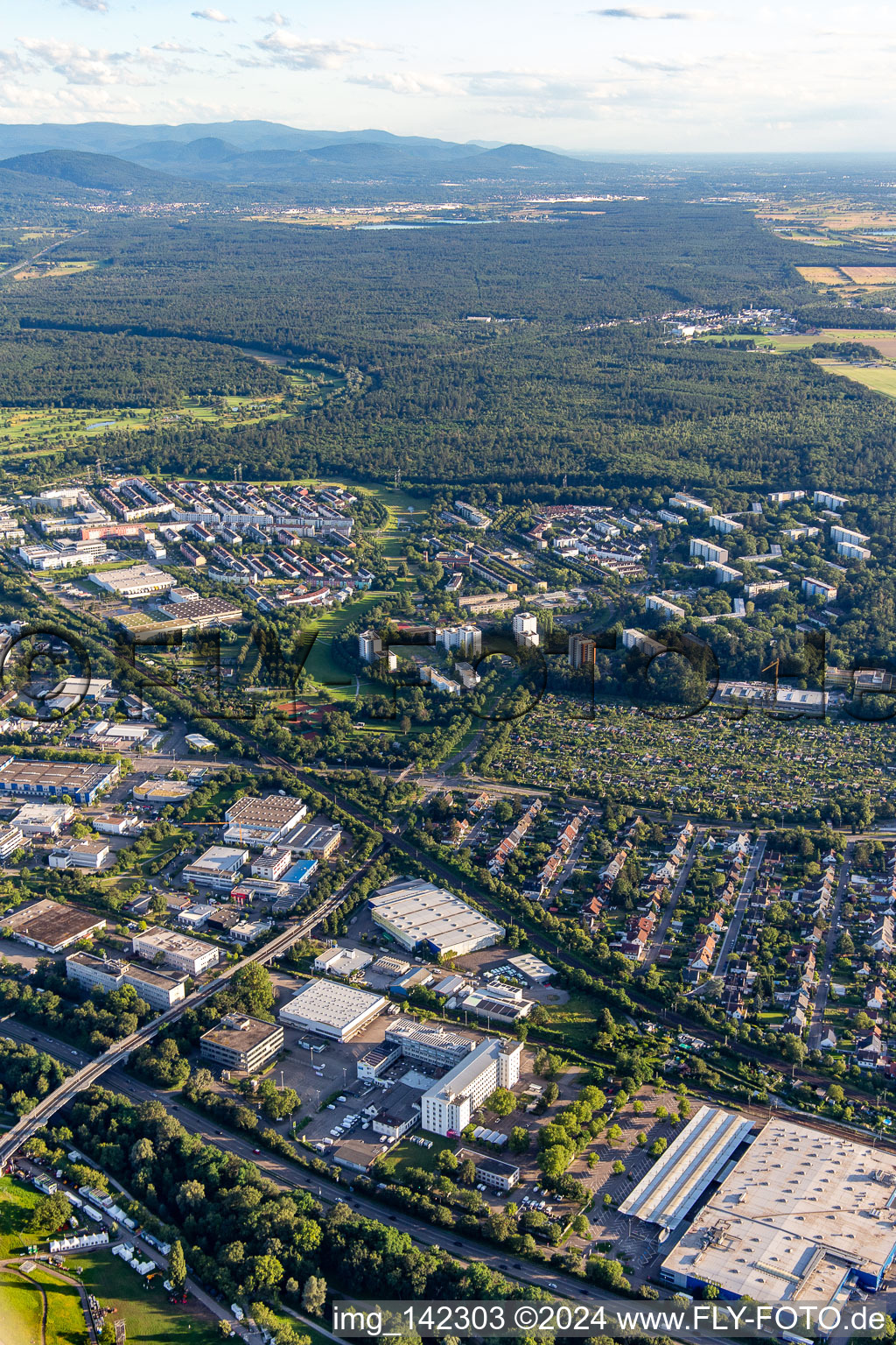 Vue aérienne de Règlement Hardeck à le quartier Grünwinkel in Karlsruhe dans le département Bade-Wurtemberg, Allemagne