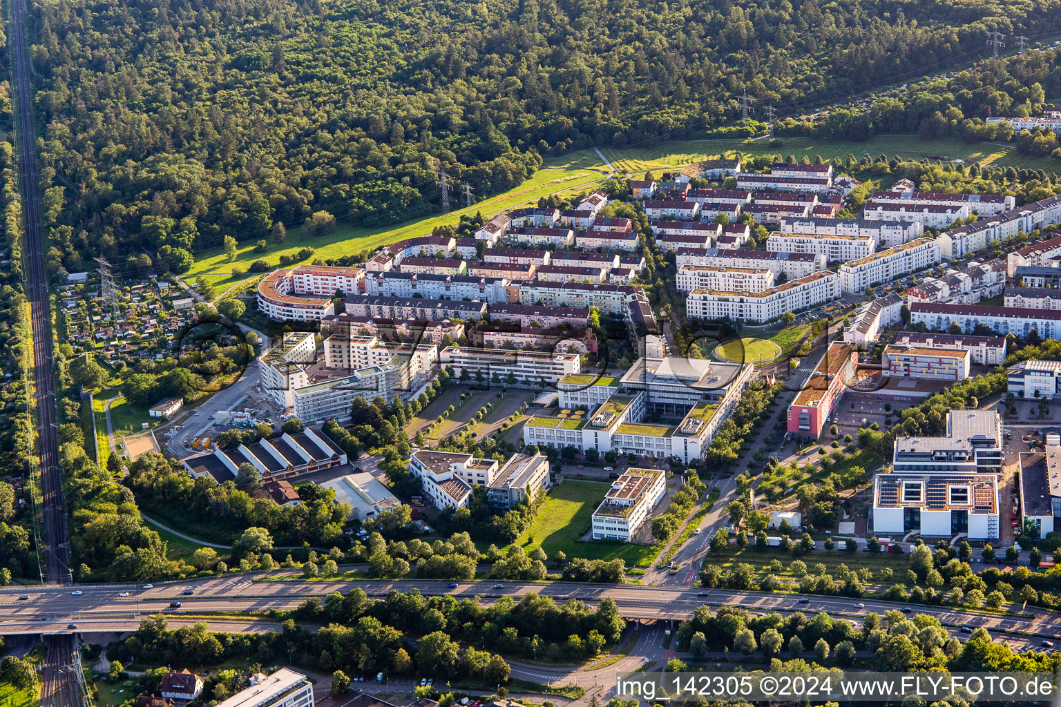 Vue aérienne de Du nord à le quartier Oberreut in Karlsruhe dans le département Bade-Wurtemberg, Allemagne