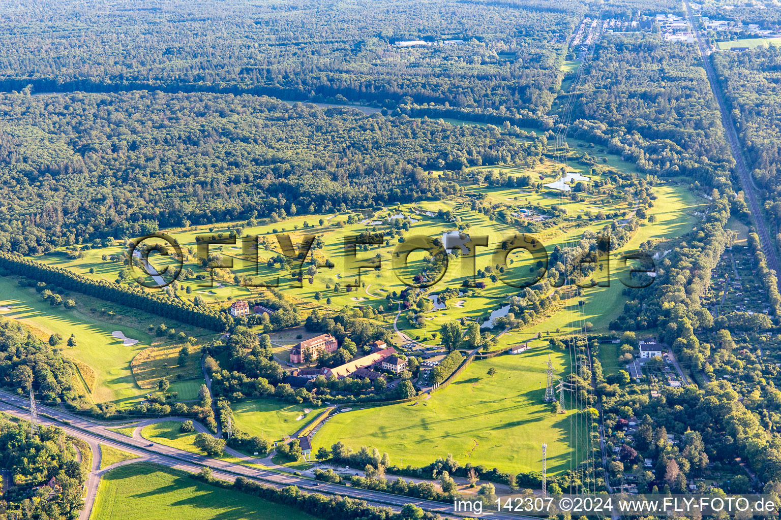 Vue aérienne de Terrain de golf Hofgut Scheibenhardt AG à le quartier Beiertheim-Bulach in Karlsruhe dans le département Bade-Wurtemberg, Allemagne