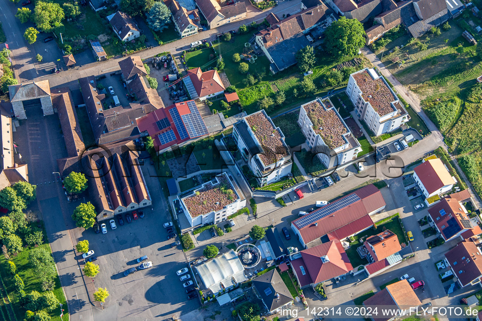 Vue aérienne de Sylvanerstr à le quartier Schweigen in Schweigen-Rechtenbach dans le département Rhénanie-Palatinat, Allemagne