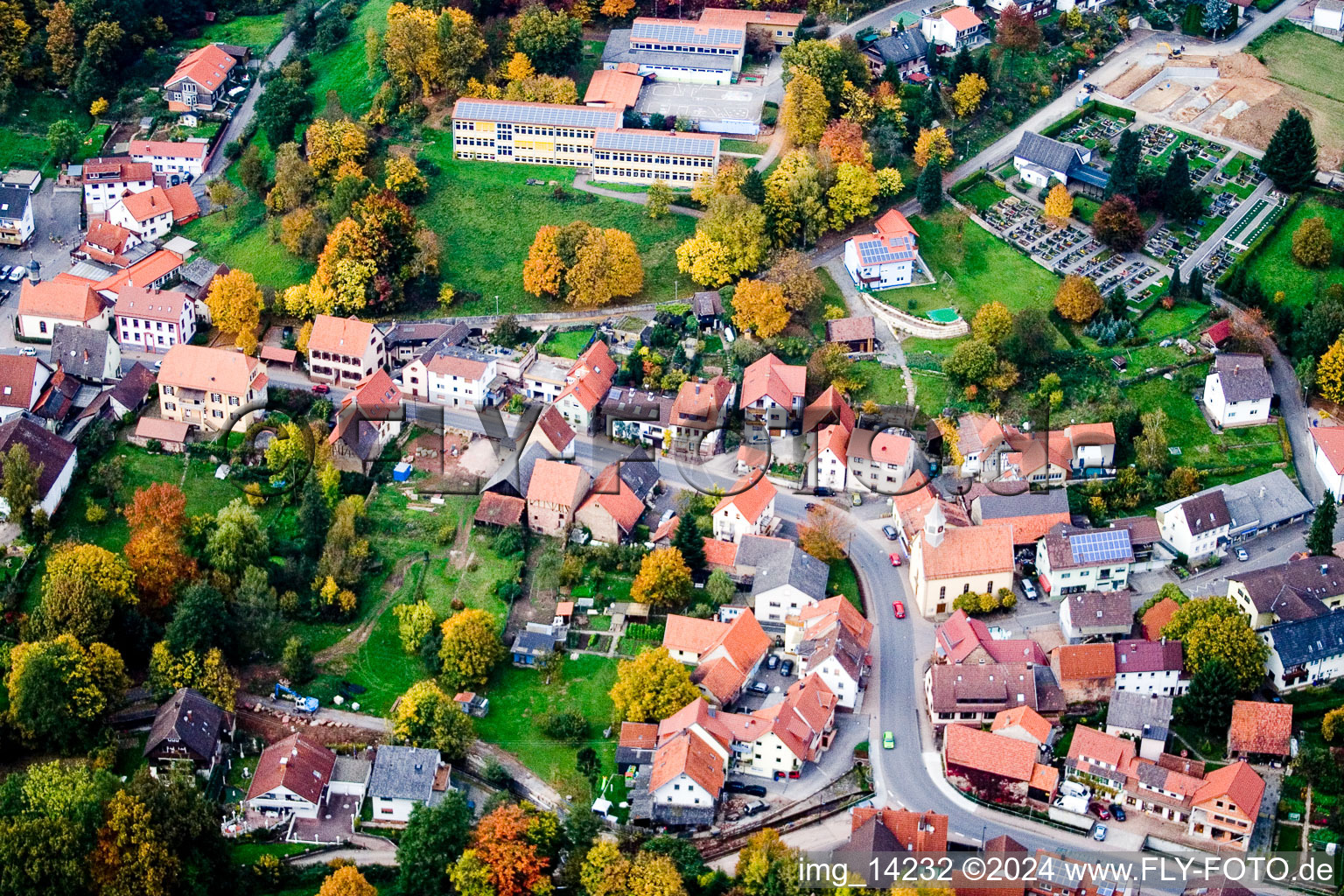 Vue aérienne de Rue Haupt à le quartier Waldwimmersbach in Lobbach dans le département Bade-Wurtemberg, Allemagne