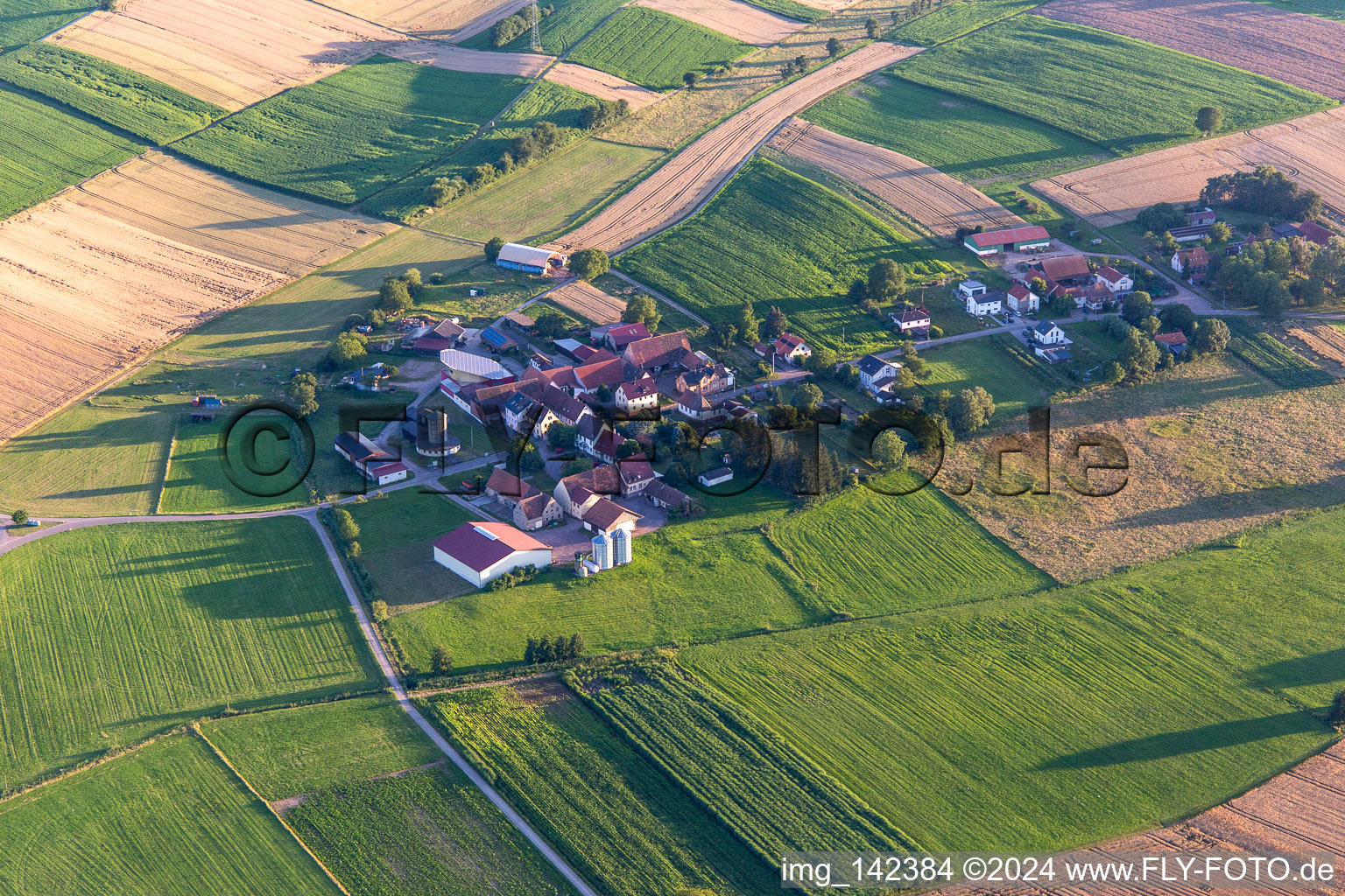 Quartier Deutschhof in Kapellen-Drusweiler dans le département Rhénanie-Palatinat, Allemagne du point de vue du drone