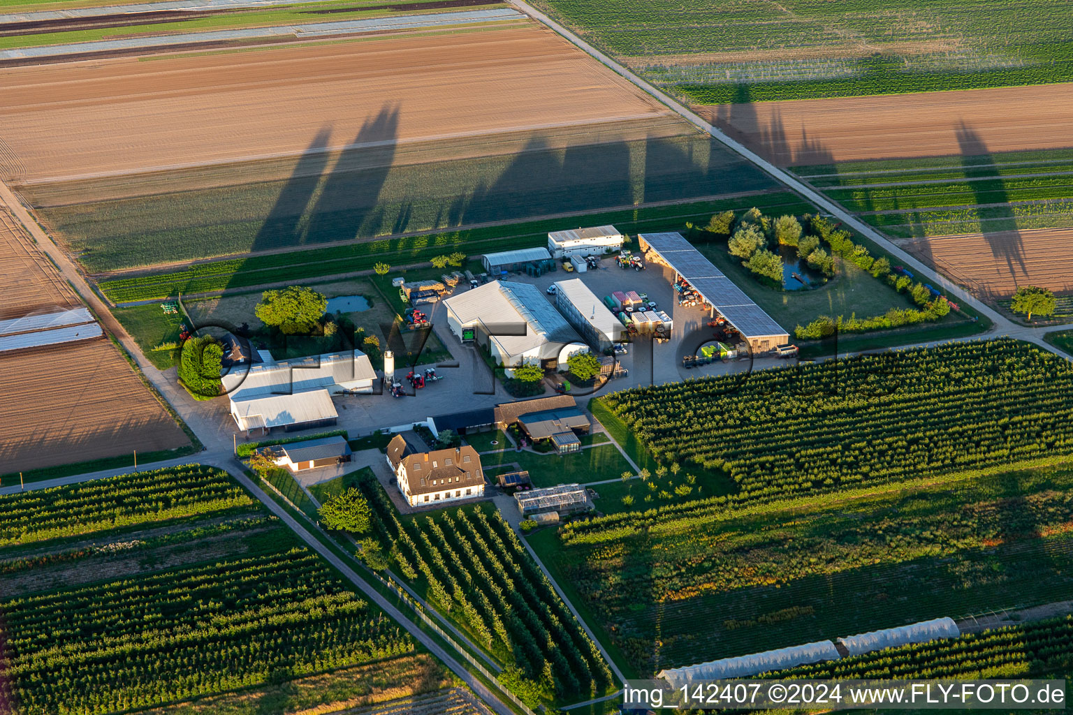 Le jardin du fermier à Winden dans le département Rhénanie-Palatinat, Allemagne hors des airs