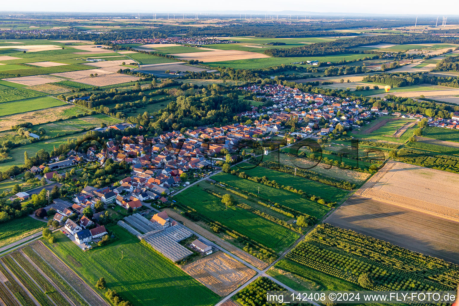 Vue aérienne de Du sud-ouest à Winden dans le département Rhénanie-Palatinat, Allemagne