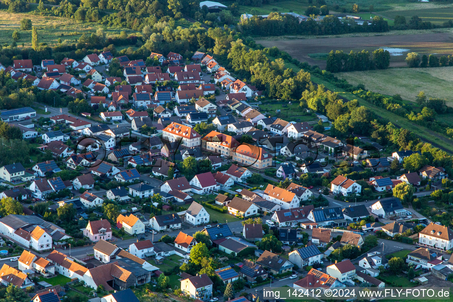 Vue aérienne de Rue Steinweiler à Winden dans le département Rhénanie-Palatinat, Allemagne