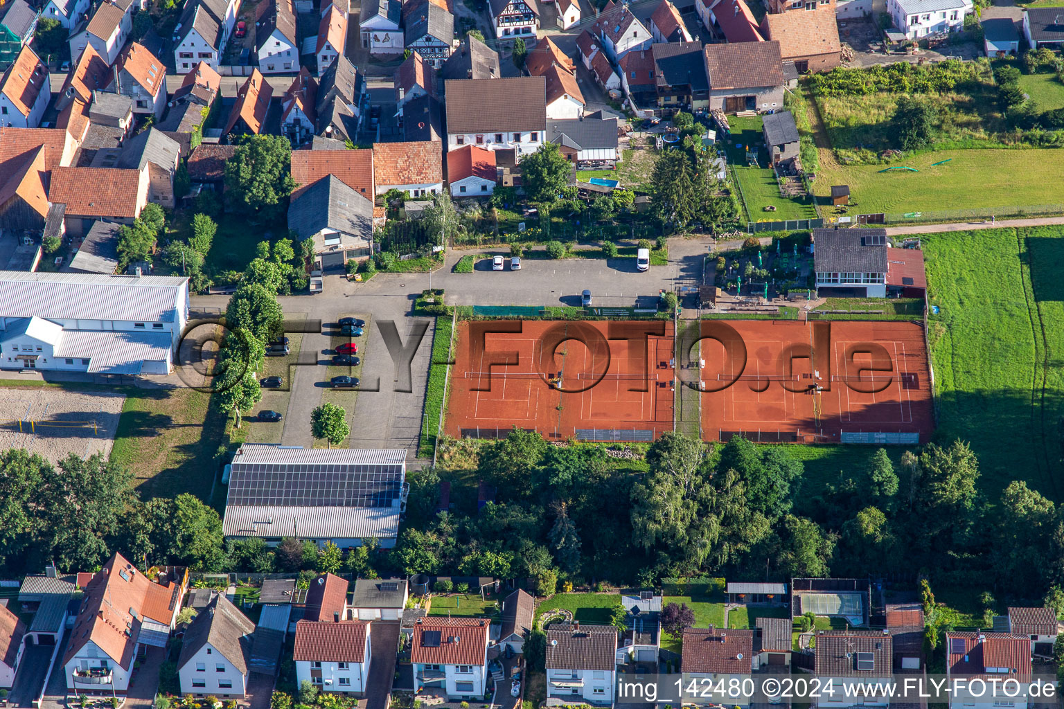 Vue aérienne de Club de tennis Lustadt à le quartier Niederlustadt in Lustadt dans le département Rhénanie-Palatinat, Allemagne